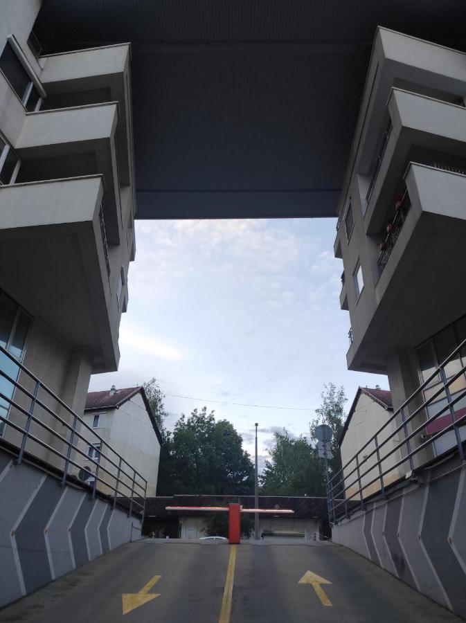 Macropolis Apartments Miskolc Buitenkant foto