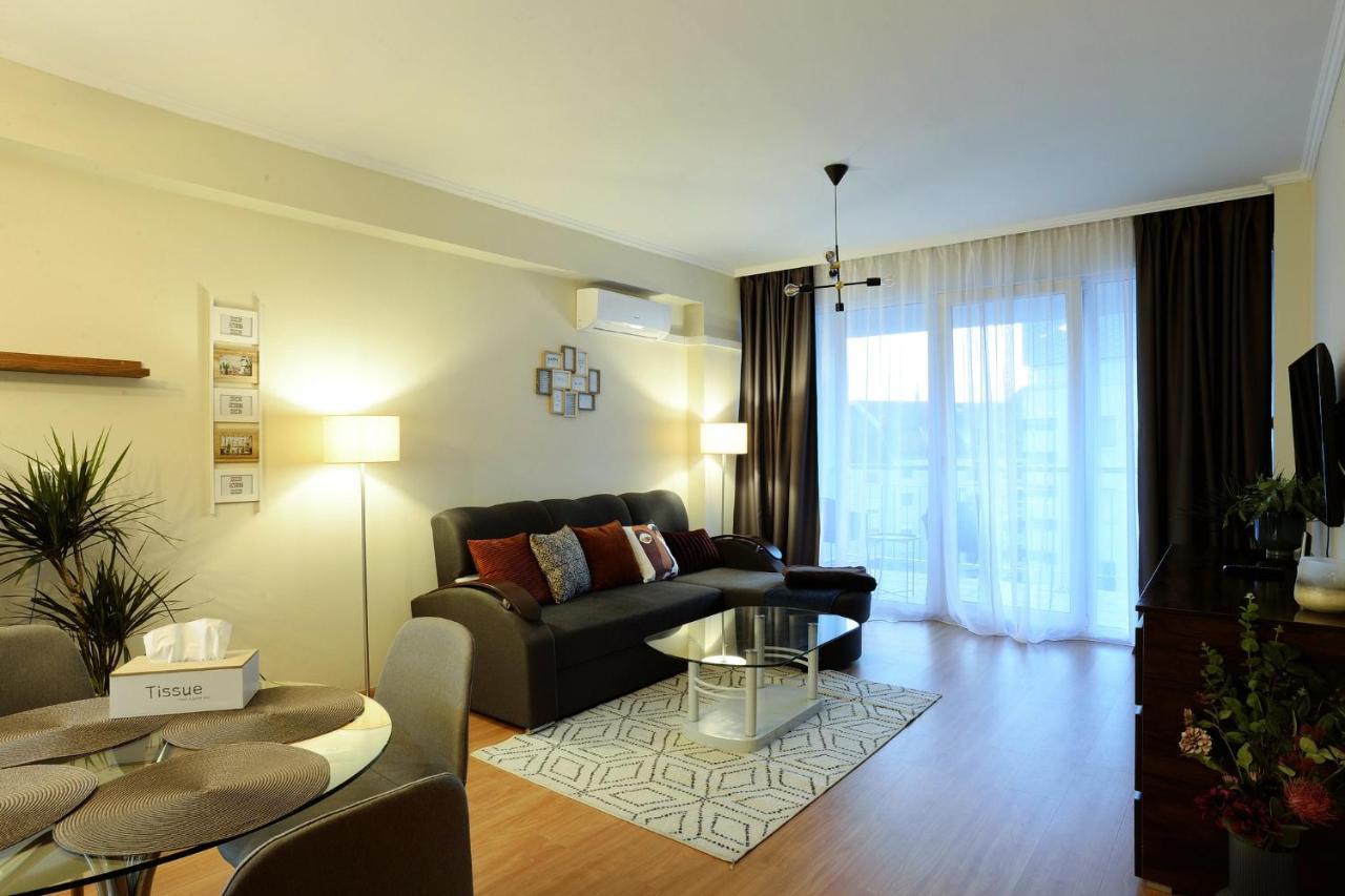 Macropolis Apartments Miskolc Buitenkant foto