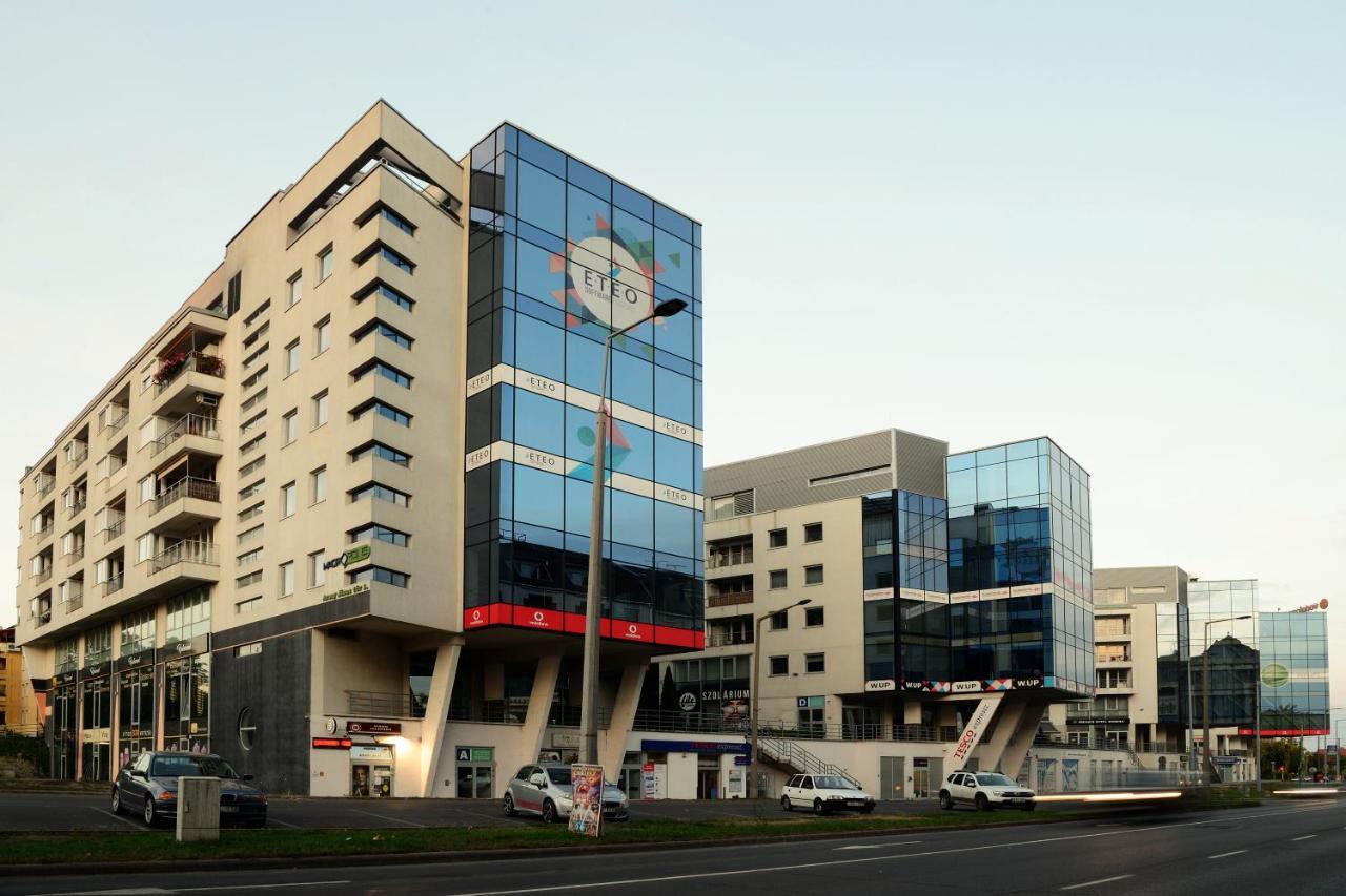 Macropolis Apartments Miskolc Buitenkant foto