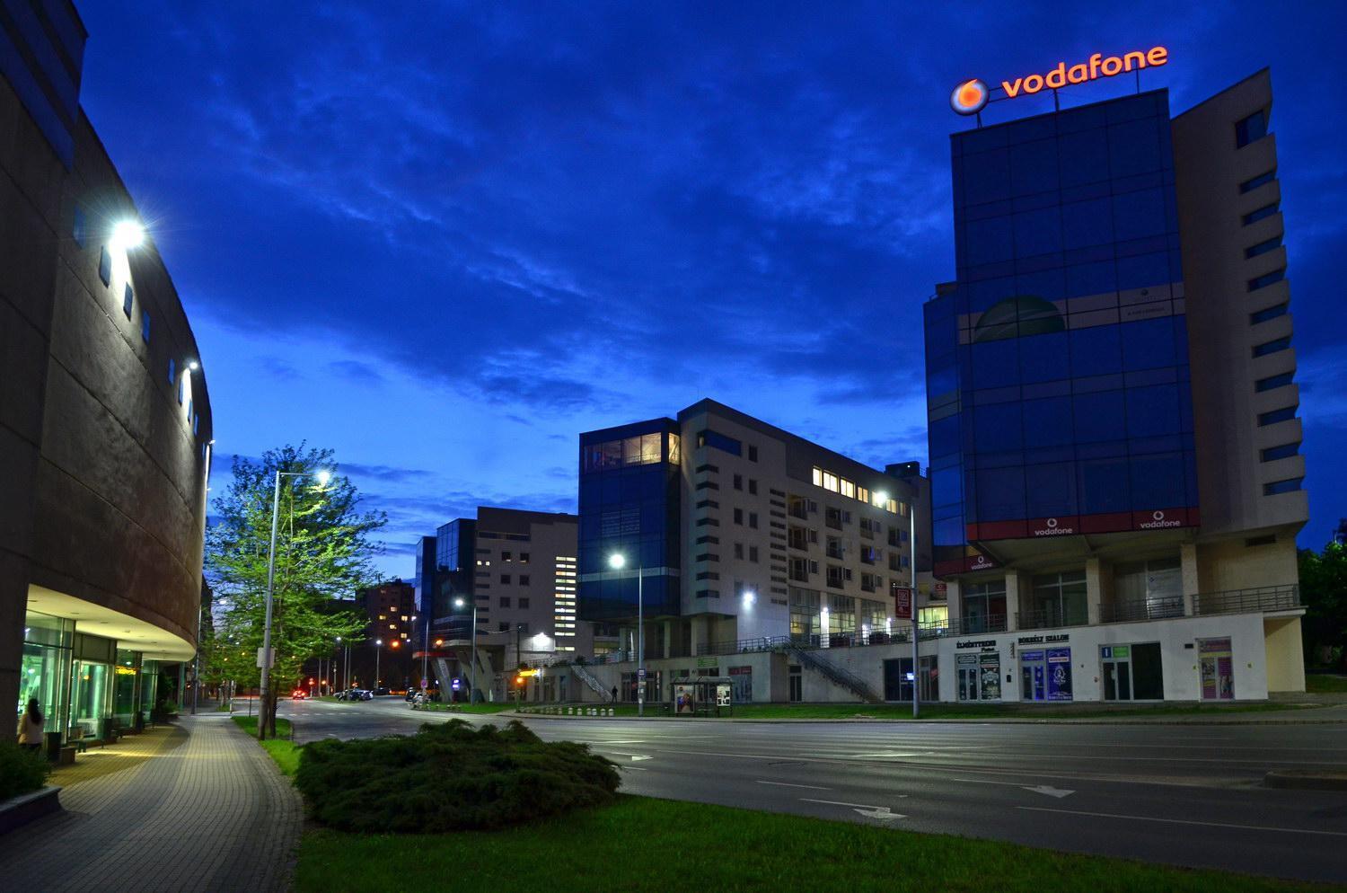 Macropolis Apartments Miskolc Buitenkant foto